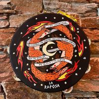 🦊🦊 Pandereta vegana en la pared de La Raposa, la obra de Nieves González at Cerveceria La Raposa in Oviedo