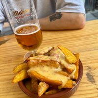 Pataques Cheddarbacon son una pasada! at Cerveceria La Raposa in Oviedo
