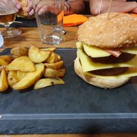 Hamburguesa "Old firm" at Cerveceria La Raposa in Oviedo