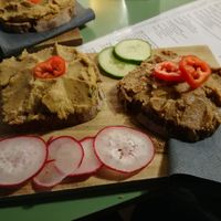 Kürbiskernaufstrich (links) und Walnussaufstrich (rechts) at Extrazimmer AG in Wels