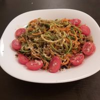 Raw σπαγγέτι λαχανικών  και αβοκάντο δρεσινγκ  at Nick's Restaurant Bar in Kos