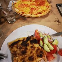 Vegane Pizza und veganes Pasticcio 🥰🤩🤤🤤🤤 at Mom's Kitchen in Kos