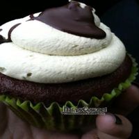 Cupcake at Lettuce Love Cafe in Burlington