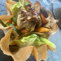 Hoofdgerecht, keuze uit 2 opties. Alle gerechten zijn sowieso een feestje voor het oog.   at Zand & Klei in Breda