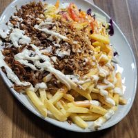 Planted Kebab Teller mit Pommes at Mados Kebap in Uster