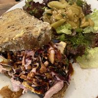 Armer Ritter mit Coleslaw + Sellerie, Tofu  at Cafe Bar Armer Ritter in Cologne