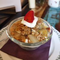 Kleines Birne-Kardamom-Granola für 5,50 Euro at Cafe Bar Armer Ritter in Cologne