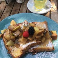 Veganer Armer Ritter mit Birnen-Kardamom-Kompott  at Cafe Bar Armer Ritter in Cologne