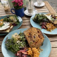 Herzhafter Armer Ritter mit Tomatenpesto und Grillgemüse   at Cafe Bar Armer Ritter in Cologne