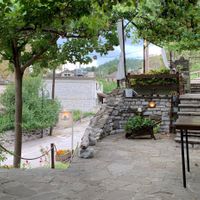 The terrace and steps leading up from the road at  Pineapple Papingo - Κουκουνάρι Πάπιγκο in Papingo