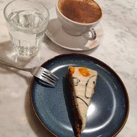 Halloween Carrot Cake + Latte decaf with Pumpkin Spice at Kafé Plattan in Stockholm