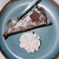 tarta de chocolate deliciosa  at Kafé Plattan in Stockholm