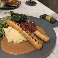 Mashed potatoes with sausages and mushroom sauce (+ vegan dammsugare) at Kafé Plattan in Stockholm