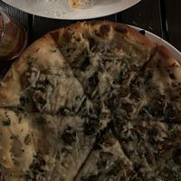 Vegan Kale and Mushroom Pizza 10/10💗 at Earls Kitchen + Bar in Boston