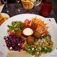 Excellent veggie bowl très bien fourni et varié 😋 at Le Commerce in Le Crotoy