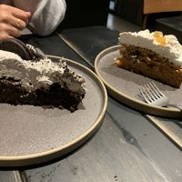 Brownie y carrot cake con piña!! at Vrutal - Poblenou in Barcelona