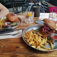 Pulled jackfruit (left) and bbq mushrooms (right) at Vrutal - Poblenou in Barcelona
