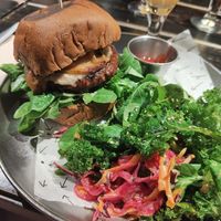 French kiss con pan brioche y ensalada at Vrutal - Poblenou in Barcelona