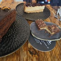 NY Style Cheesecake, Snickers, Triple Chocolate Cake at Vrutal - Poblenou in Barcelona