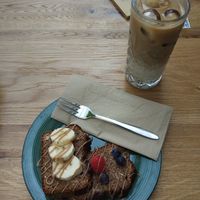 Banana Bread with Fruits and Iced Latte at Mi Chiamo Cafe in Esslingen