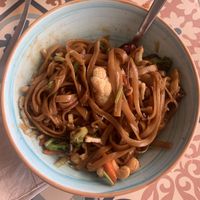 Wok de verduras con pasta de arroz y salsa teriyaki  at A-Frame Oasis in El Palmar De Vejer