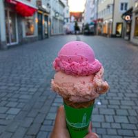 Vegan strawberry and melon   at Eiscafé Venezia in Kempten