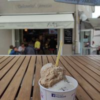 Haselnuss, Stracciatella und Pistazie ♥️ at Eiscafé Venezia in Kempten