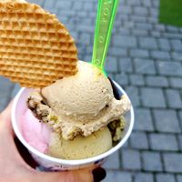 Veganes Pistazie, Erdbeer & Schoko-orange Eis 🍨 at Eiscafé Venezia in Kempten