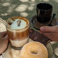 Iced Latte und Espresso mit Donut und Snickers at Etyok Vegan Kebab in Nuremberg