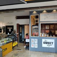 Kebab to the left, cake & coffee to the right at Etyok Vegan Kebab in Nuremberg