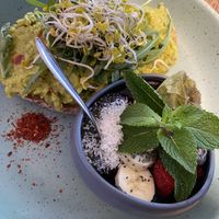 fittes herz - avocado bread and mini acai bowl (14,60€)  at Hungriges Herz in Munich