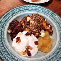 Granola coconutyoghurt and compote at Hummelbude in Essen