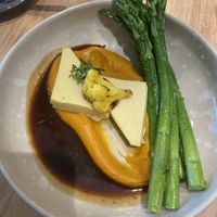 Süßkartoffelpüree mit Spargel und Blumenkohlküchlein  at Hummelbude in Essen