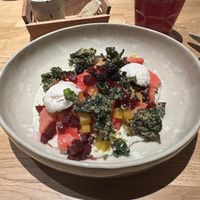 Gnocchi auf Cashew-Creme mit Beete, Wirsingchips und selbst gemachter Veggie-Mozzarella.   at Hummelbude in Essen