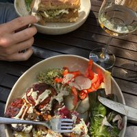 Pastrami Sandwich & Califlower Wings mit Weges  at Hummelbude in Essen