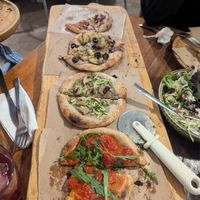 Vegan pizzas (without cheese) at La Finestra in Valencia