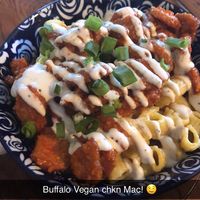 Buffalo ch’kn Mac bowl 🤤 at HASH - Vegan Eats SA in San Antonio