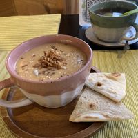 Tomaten/bonen/basilicum soep   at Vegan Garden in Pucon