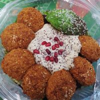 Avocado Falafel Teller mit Hummus at Best Maza in Leipzig