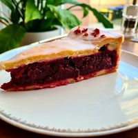 Vegan cherry 🍒 cake 🍰 at Fräulein Margot in Esslingen