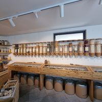 Nuts, seeds etc at Unverpockt in Naturno