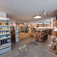 Store (the right half) at Unverpockt in Naturno