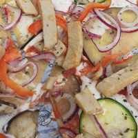 Pizza vegana con heura at Del Poble Benimaclet in Valencia