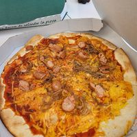 Viral pizza at Del Poble Benimaclet in Valencia