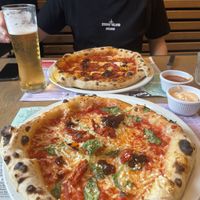 Spinach, caramelised onion, sun blushed tomatoes and olive oil (mozzarella and goats cheese swapped out for vegan cheese at a cost of £1.50) at Mozza in St Andrews