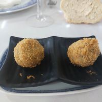 Croquetas de champiñones y espinacas at Casa Lucia in Miono