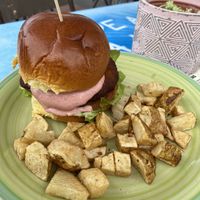 Burger without cheese comes with potatoes  at La Marmota in La Palma