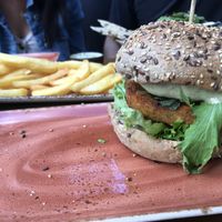 Schatzinsel Burger and fries at Peter Pane in Stuttgart