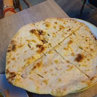 Pan nanh de queso vegano at Cinnamon in Sitges