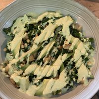 Ensalada césar con kale y aguacate  at Cinnamon in Sitges